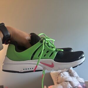 Nike Kids Neon Green and Black Sneakers